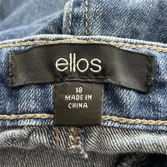 Ellos Women’s Plus Size‎ 18 Frayed Destructed Stretch Ankle Cropped Jeans - Picture 2 of 12